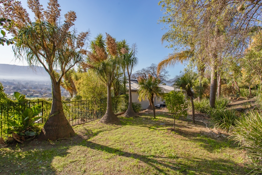 4 Bedroom Property for Sale in Lemoenkloof Western Cape